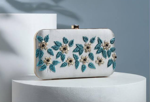 How Can Acrylic Clutch Bags Elevate Your Personal Style?